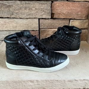 Steve Madden black size 5 zip side quilted booties